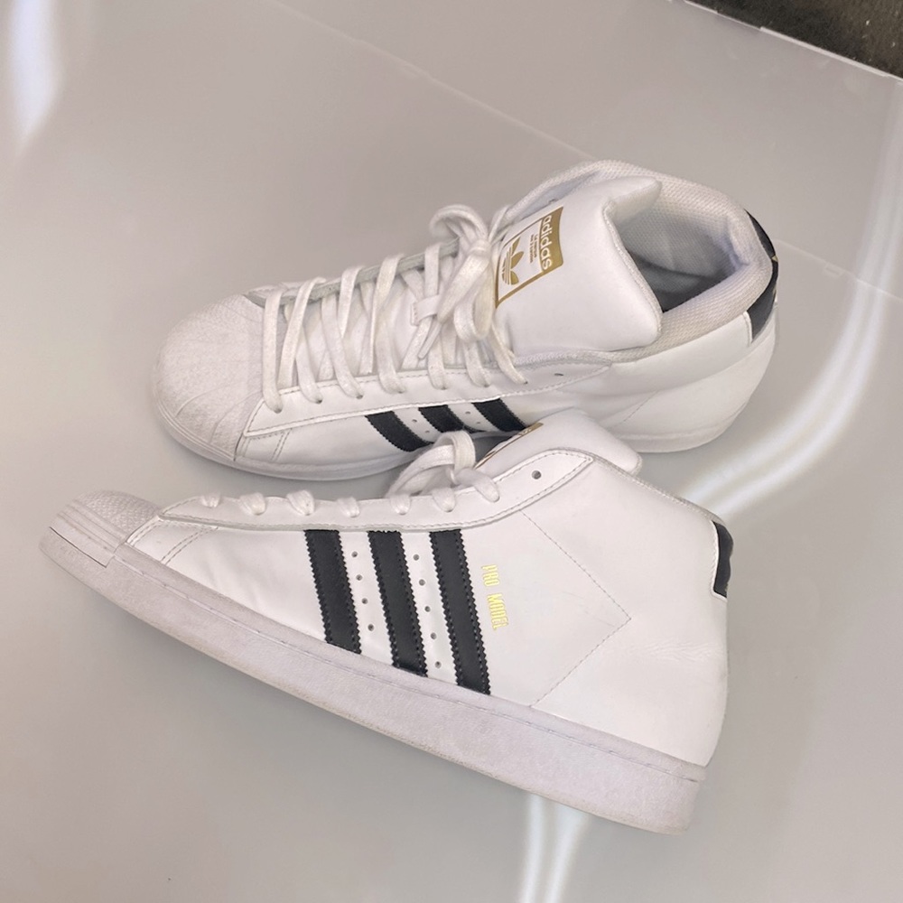 adidas Pro Model
White Black size 10 1/2
